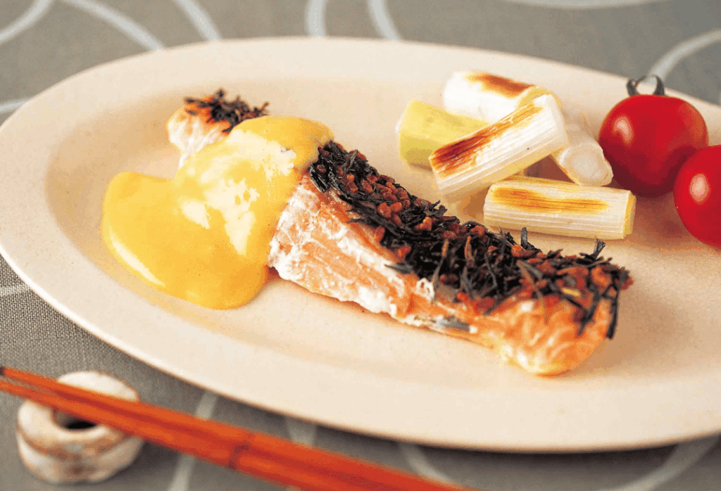 鮭の玄米茶焼き 白みそソース